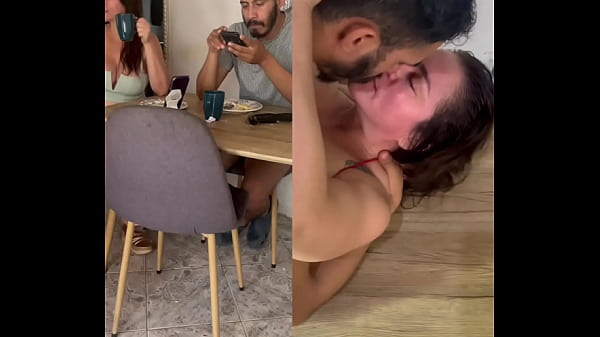 Mi madrastra casero 2da parte follando en el comedor hijastro y madrastra real en cuatro montada se viene y se chorrea dentro de ella vieja madura