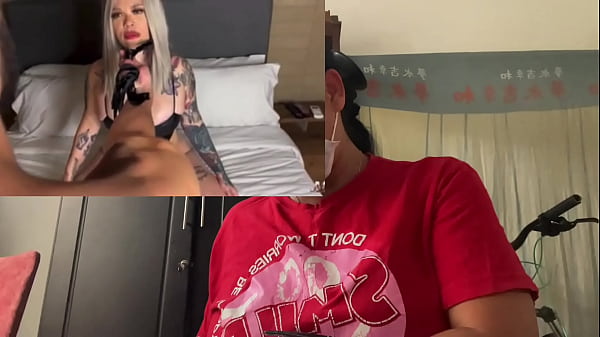 Cogiendose por el culo a una madura caliente