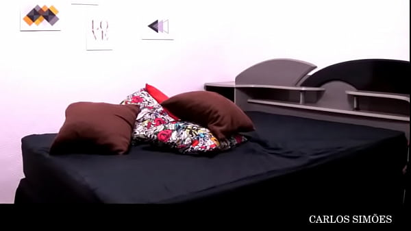 Delícia Morena Sentando e Rebolando no Pau Grosso do Amigo