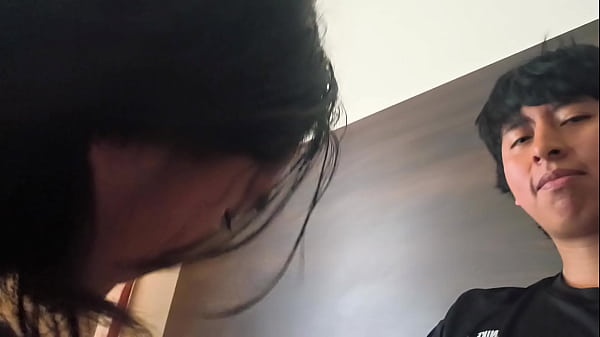 Mi amiga cristiana de 18 años me chupa la polla TODO el dia, su novio piensa que esta en clases de la universidad