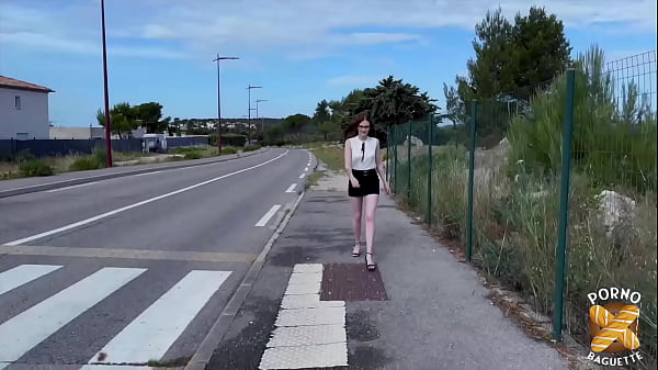 Lavyana, rouquine coquine, poutrée comme jamais pour sa première