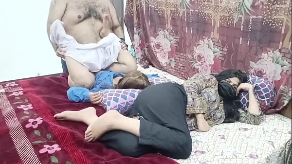 Pakistani Husband Cheating With School Girl Behind His Wife