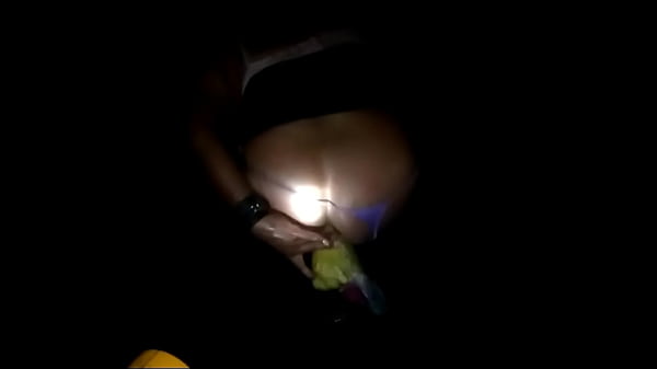 Gorda travesti muy puta rompe su culo con una cuña anal gigante