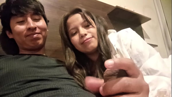 Mi secretaria me chupa la verga a pesar de que su novio este trabajando de delivery, ella dice que no le da sexo a cualquiera