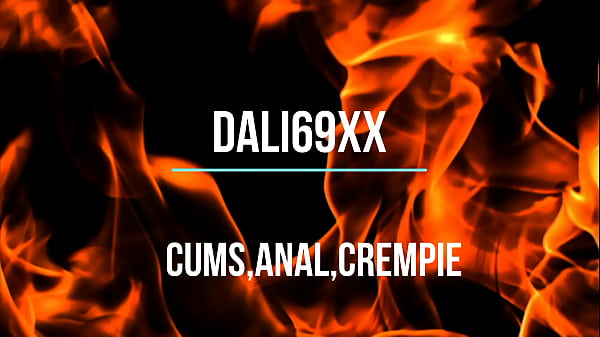 Mi madrastra me da clases de como lamer su culo.