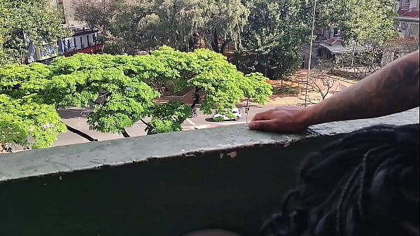 Desejo de Grávida trepou na sacada do 9 andares e ficou por um fio