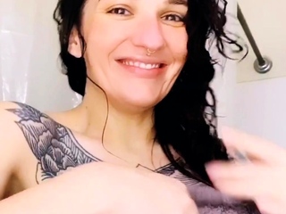 Big boob brunette masturbates on webcam