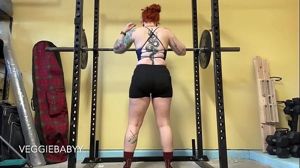 butt clenching leg day squats and deadlifts powerlifting barbell workout – veggiebabyy