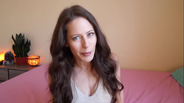 Gorgeous Brunette Justine Jakobs Squirts Like A Fountain