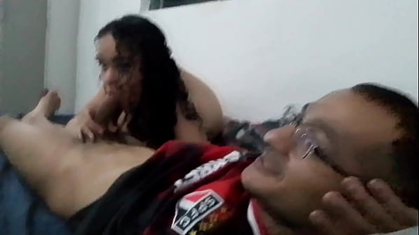 PUTA SAFADA SE ACABA CHUPANDO MINHA ROLA EU COMO GOSTOSO A SUA BUCETA DELICIOSA POR POUCO NÃO A ENGRAVIDEI CACHORRA SAFADA